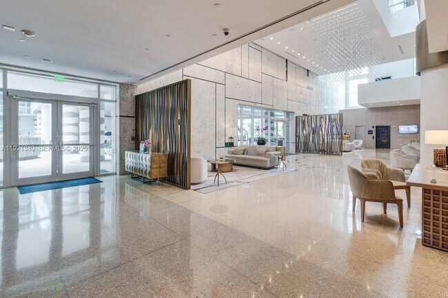 6801 Collins Ave Unit 320