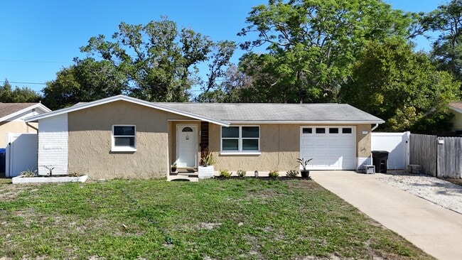 5913 Appletree Rd