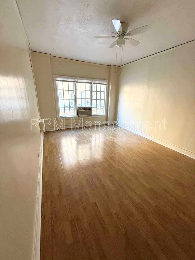 Building Photo - 1825 Ivar Ave Unit 209