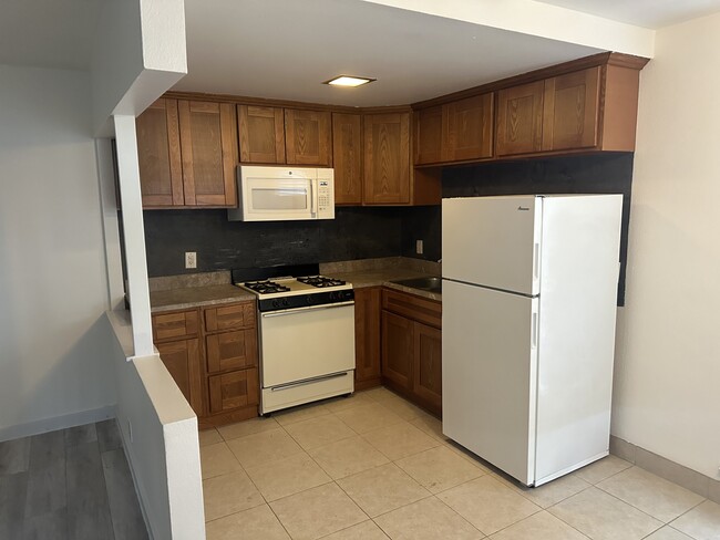 kitchen - 2810 H St Apartments