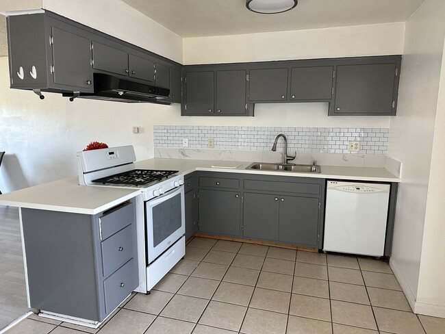 Building Photo - 1131 Cero Ct Unit #4