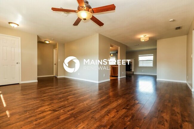 Photo - 3 Bedroom Pet-Friendly Home in New Port Richey, FL with Main Street Renewal