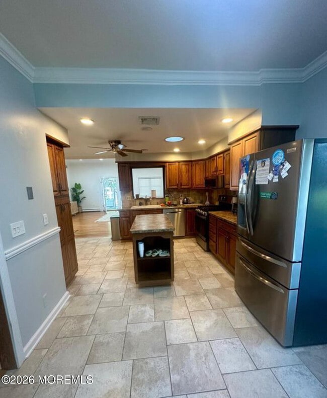 Photo - 218 Lewis St