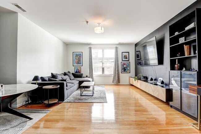 Building Photo - 1726 Aliceanna St