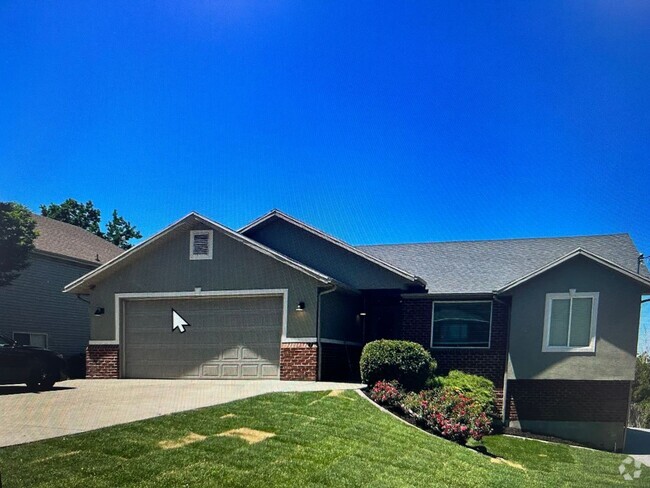 Building Photo - Beautiful Bountiful house