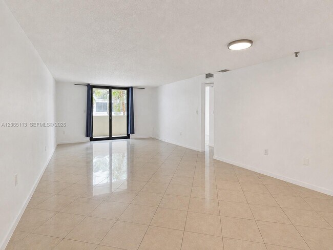 Photo - 1621 Collins Ave Unit 402