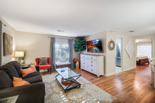 Photo - 4808 Woodhead St