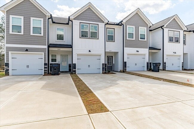 Building Photo - Ashley Smith