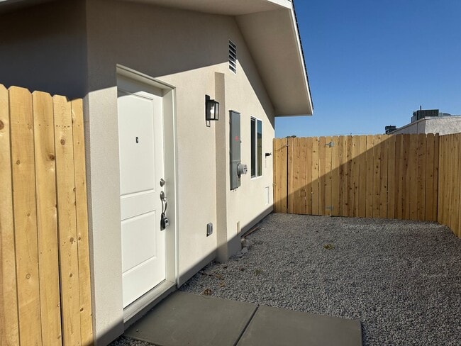 Building Photo - 916 W Perdew Ave Unit 916 W Perdew Ave - Apt C