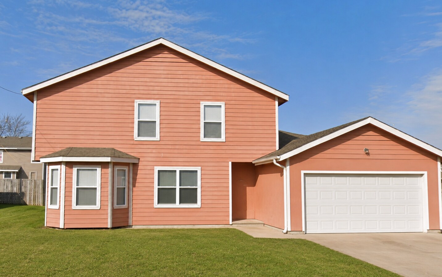 Great 3 Bed 1.5 Bath 2 Car Garage Split (2 floors) Duplex - Great 3 Bed 1.5 Bath 2 Car Garage Split (2 floors) Duplex