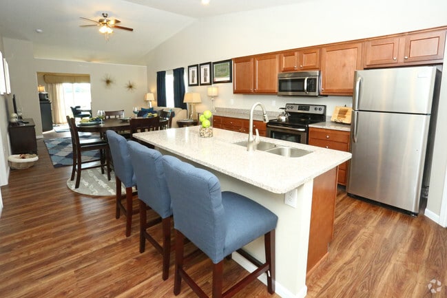 Interior Photo - Redwood Midland