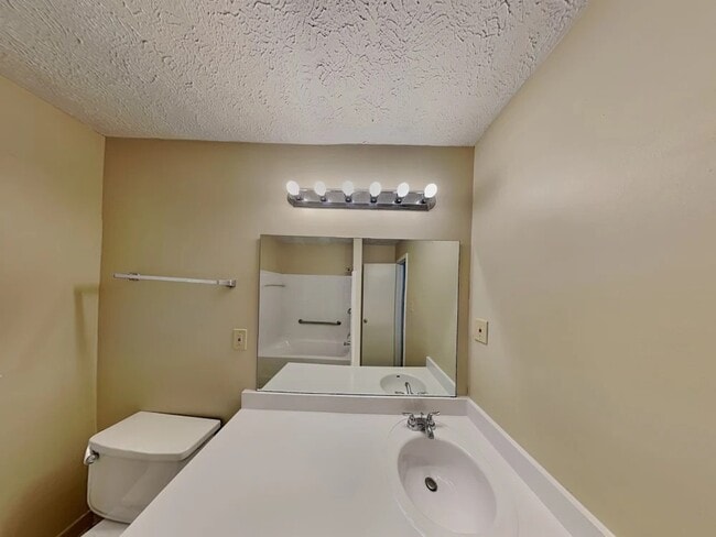 Photo - 5697 Crestwood Dr