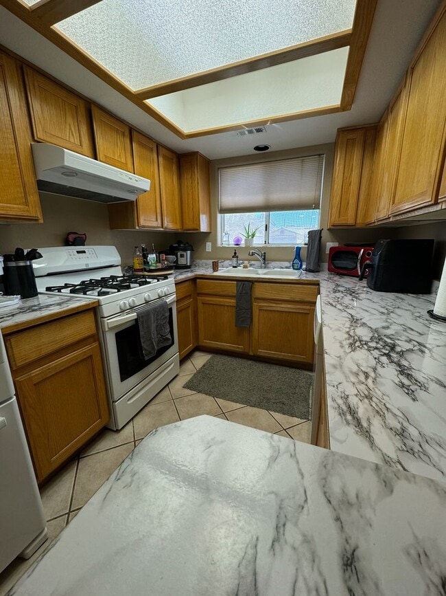 Building Photo - Unfurnished Long Term Rental