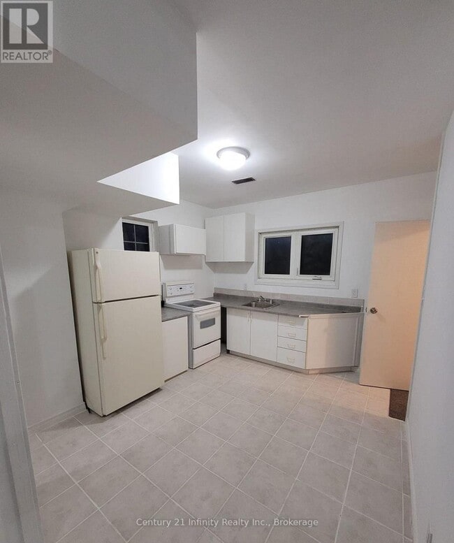 Photo - 555 Ritson Rd S
