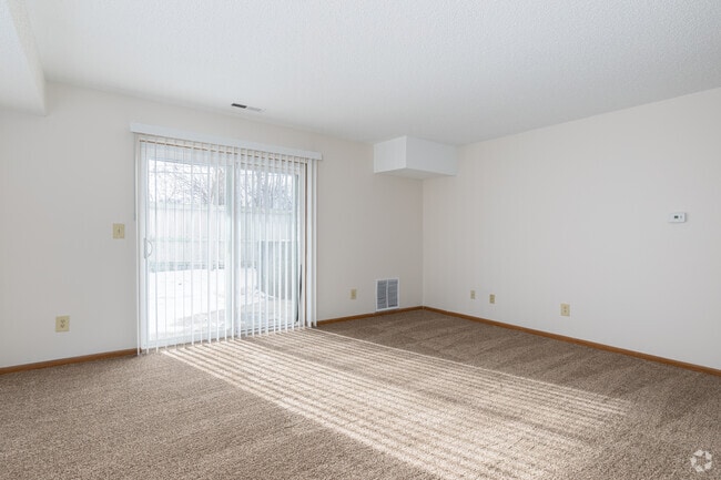 3BR, 2BA - 1,213SF