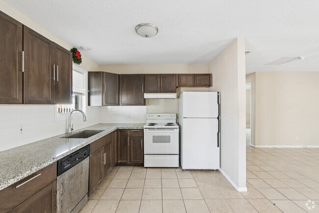 3BR, 2BA - 1,450SF - Kitchen - 1713 W Main St
