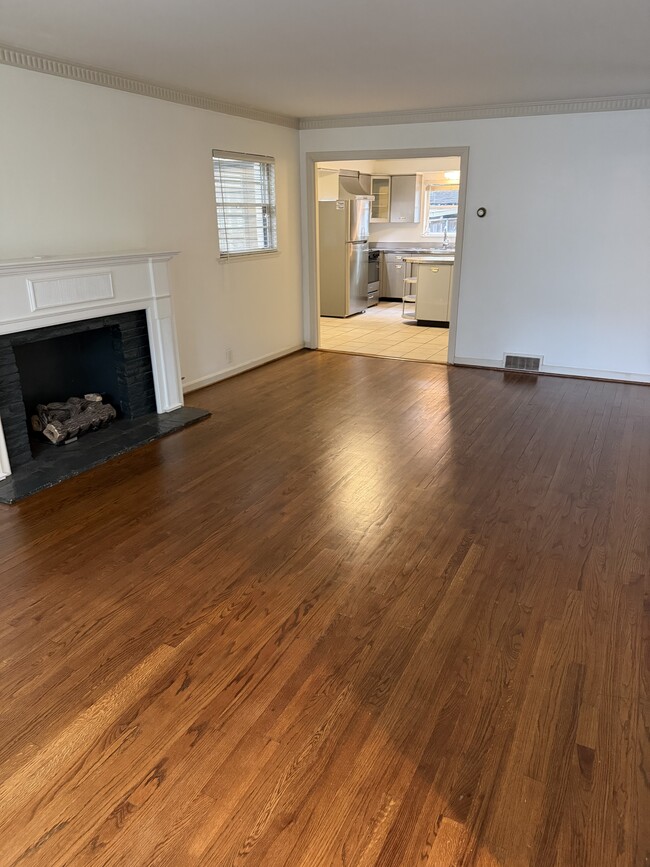 Photo - 4151 Hawthorne Ave Unidad Hawthorne Duplex