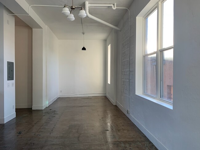 Photo - 111 N Walnut St Unit B