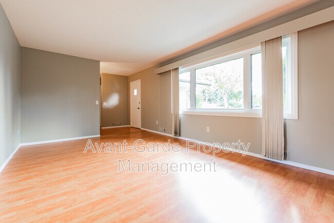 Photo - 10803-10850 50 St NW