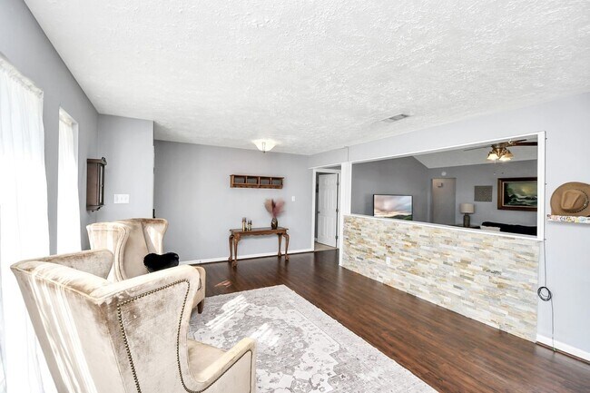 Photo - 1971 Round Spring Dr