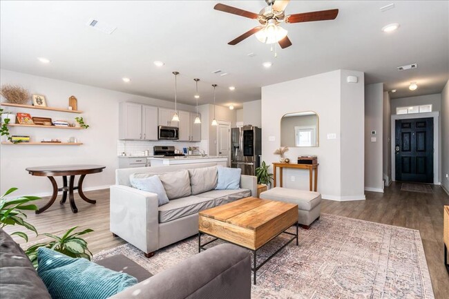 Building Photo - 17103 Crane Fly Dr