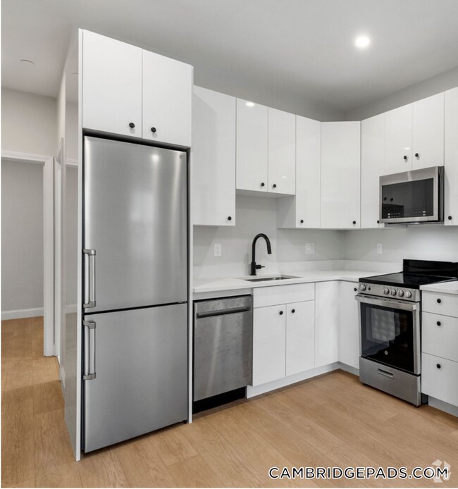 Building Photo - 1576 Cambridge St Rental