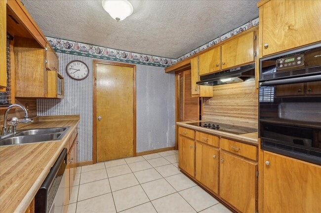 2985 Emile St