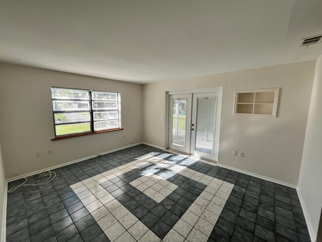 Photo - 2244 Shelby Dr