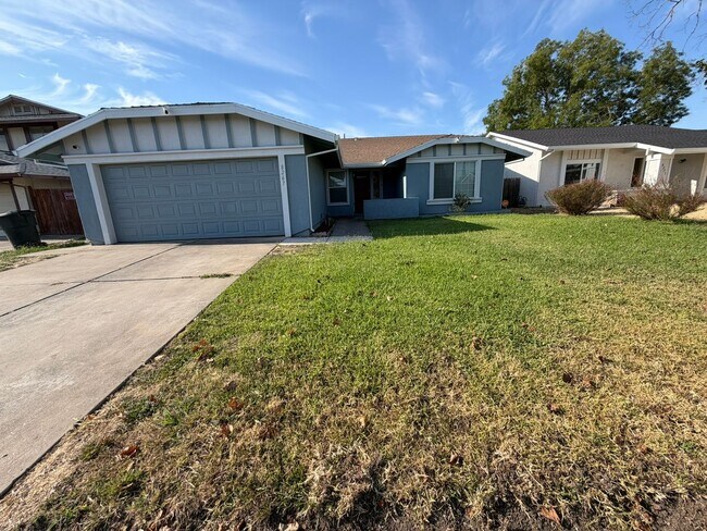Building Photo - 8267 Moorhaven Way