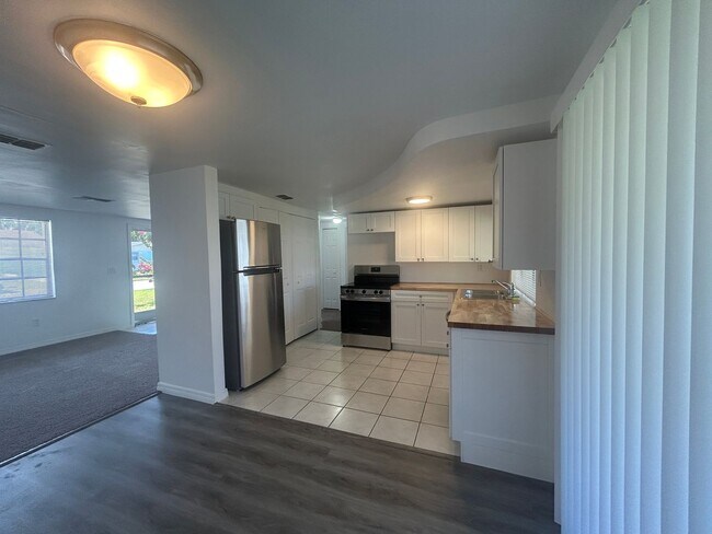 Photo - 2 Bed/1 Bath, Single Family Home in Beacon Square AVAILABLE NOW!!