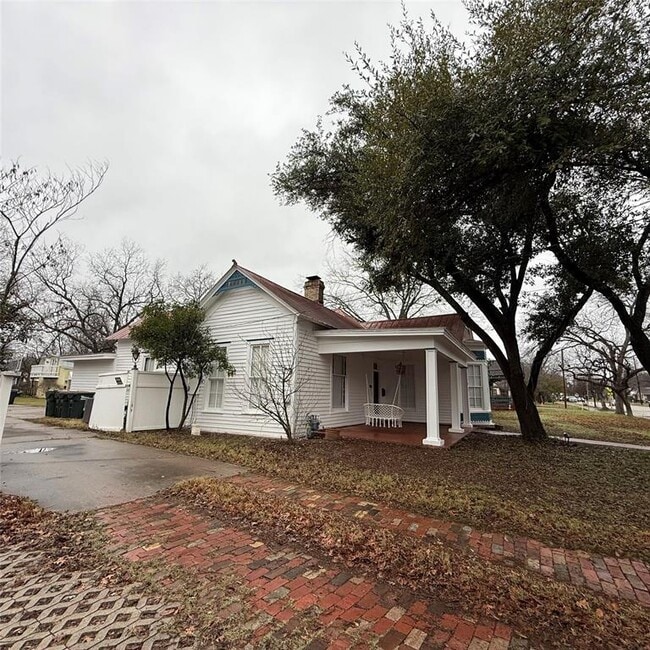 Photo - 1604 S Austin Ave