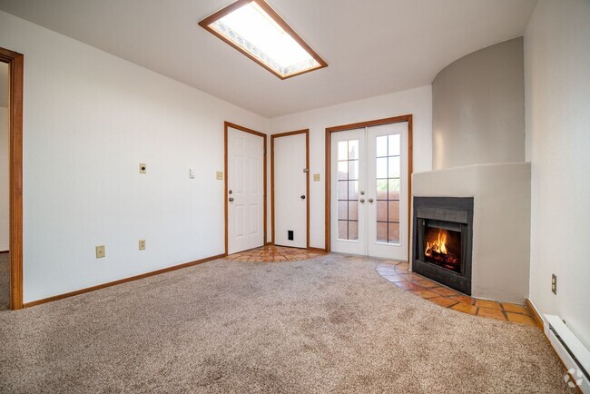 Building Photo - Sweet, Small Private Unit Available Now! Rental