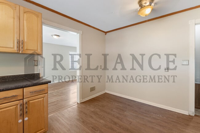Photo - 1122 S Quentin St