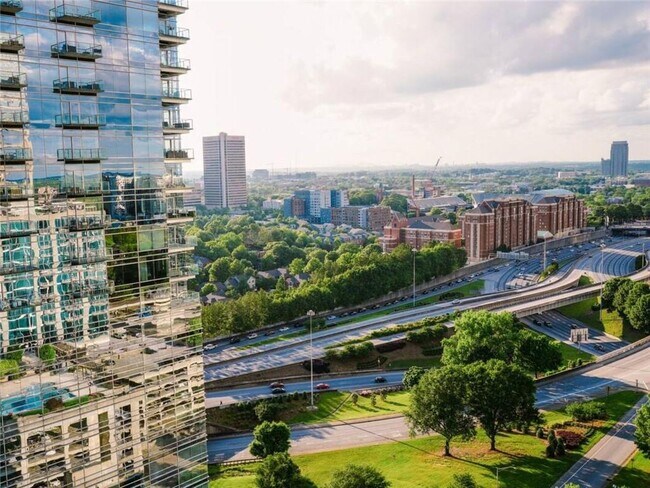400 W Peachtree St NW Unit 2006