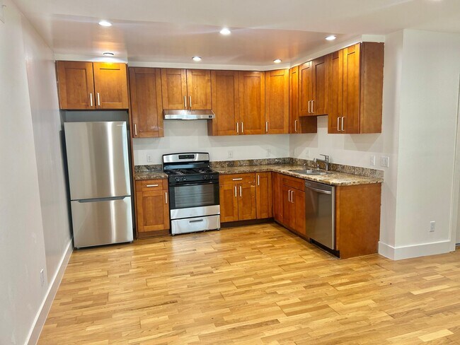 1381 Revere Ave