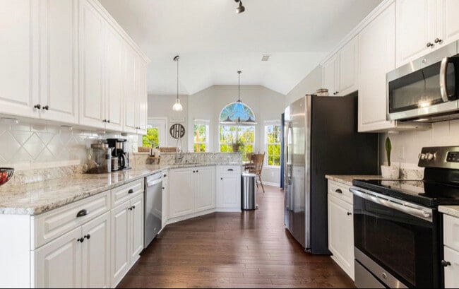 Photo - 8 Downing Ct SE