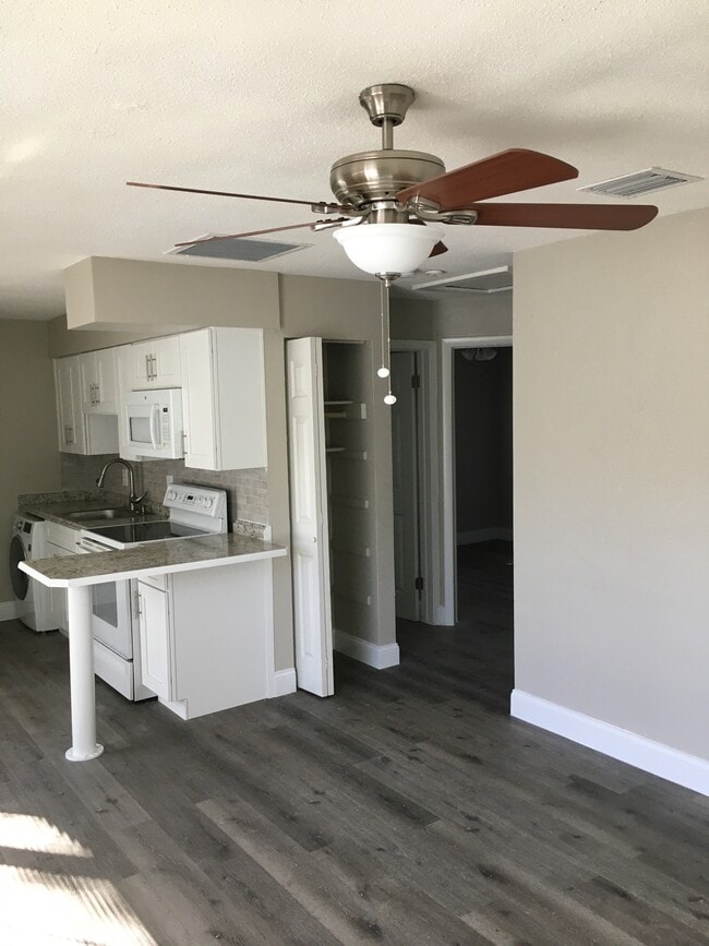 Photo - 805 10th St SW