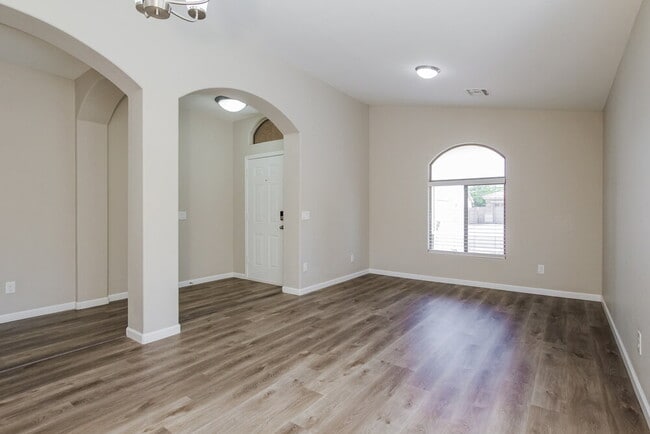 Photo - 15072 W Melvin St