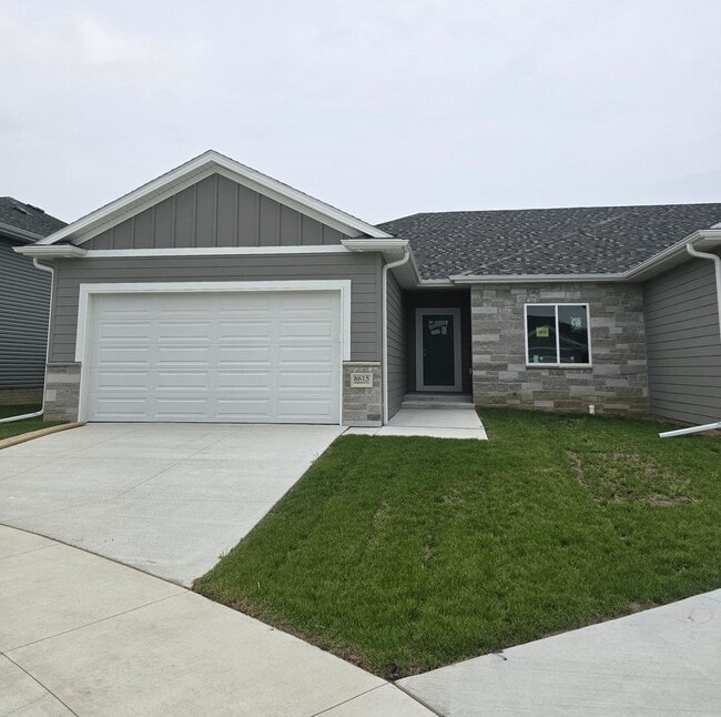 Building Photo - Newly Constructed Spacious Townhome