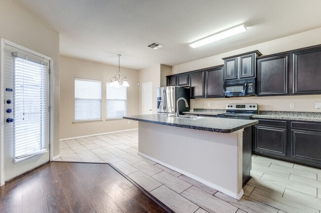 Photo - Three Bed, Two Bath Half Duplex near Mesquite Airport, Available Feb 10th.