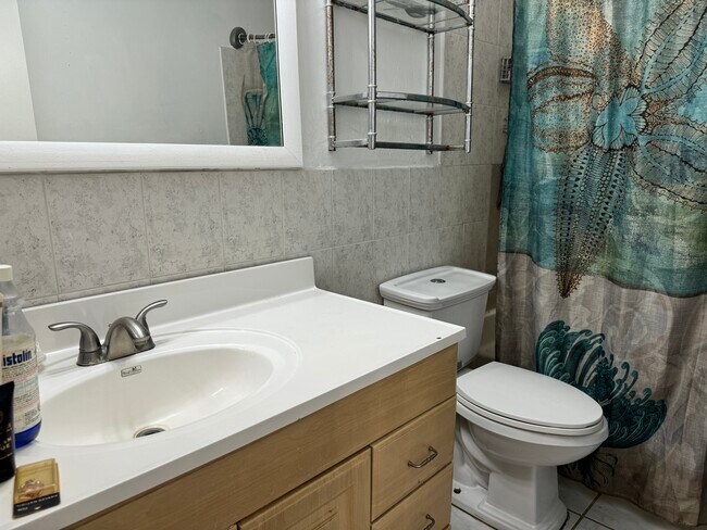 Photo - 2452 Taylor St