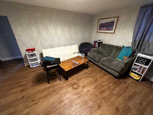 Photo - 63 Selkirk Rd