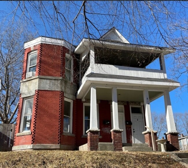 Building Photo - 814 Elmwood Ave Unit 814 Elmwood Ave,  1
