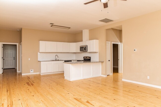 Photo - 211 N Austin St