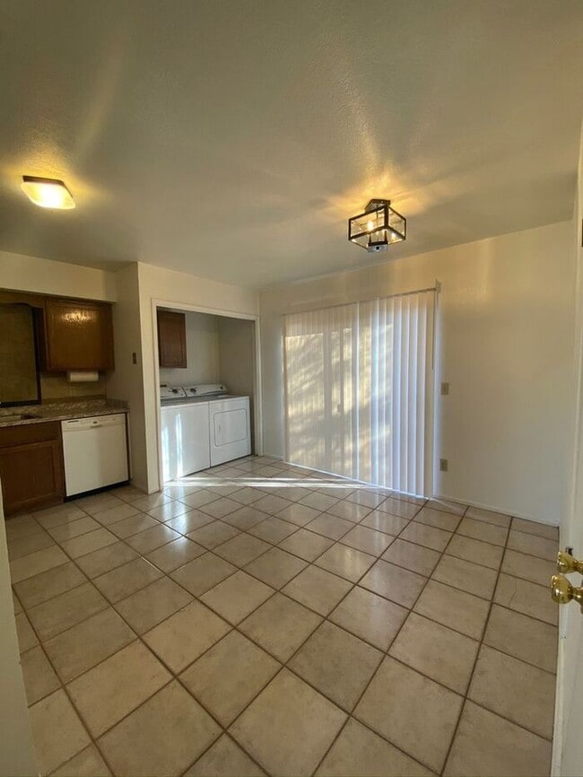 Photo - 5758 E 24th St