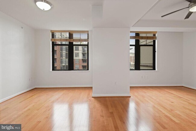 Photo - 1021 N Garfield St Unit 623