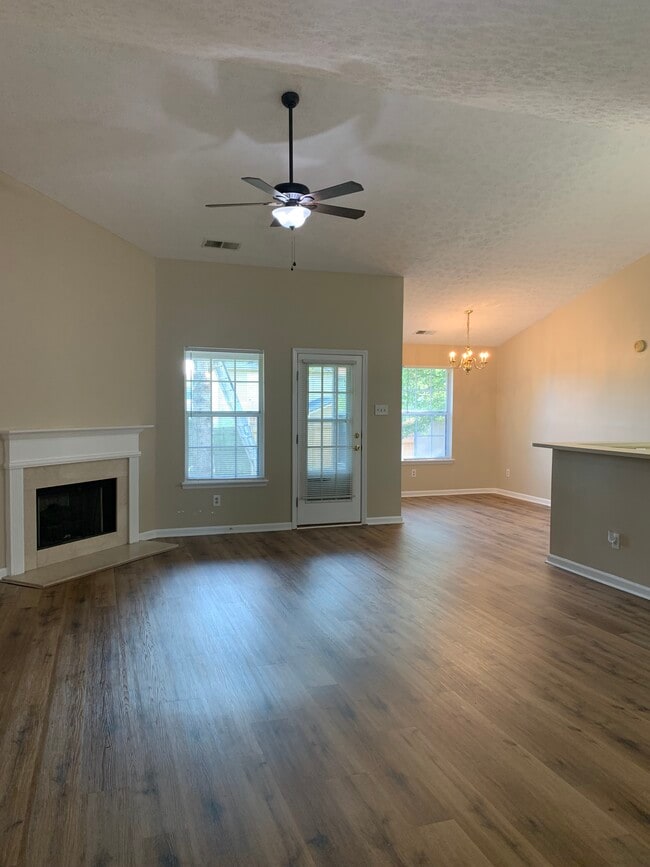 Photo - 213 Copperfield Ln
