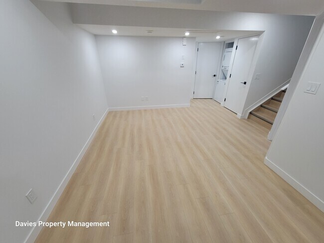 Photo - 16230-16219 19 Ave SW