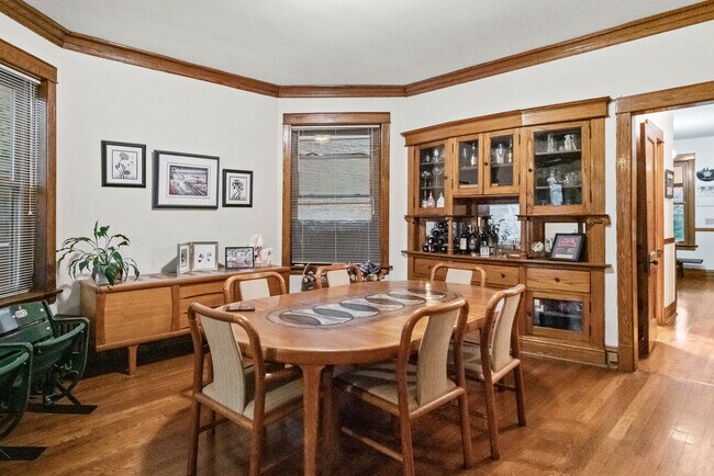 Photo - 1336 W Cornelia Ave Unit 2