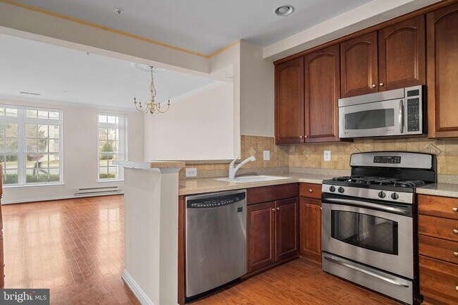 Photo - Townhome style condo features 3 bedrooms, 2.5 baths, and a lower level garage Unidad 821